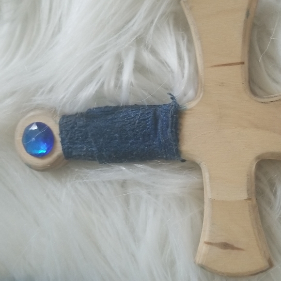 Wooden shield and sword - Picture 5 of 5